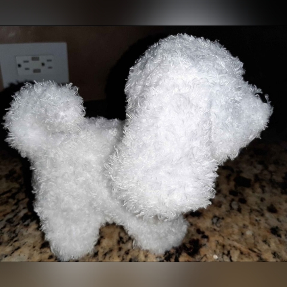 White stuffed Toy Puppy Dog 8x7x5" Barks Runs Requires Batteries NEW - Picture 3 of 4